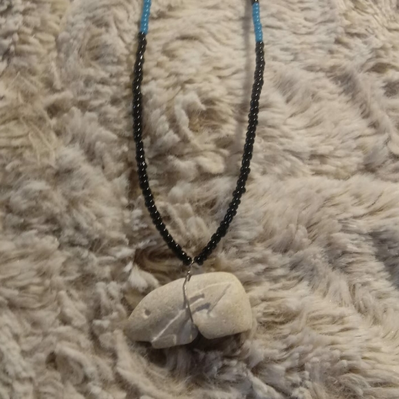 White Stone bear beaded necklace black/blue - Picture 1 of 16